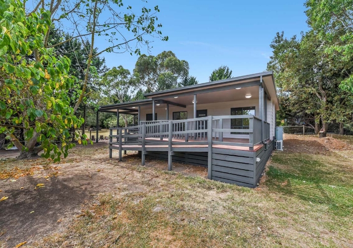 Backyard Bungalow Cabins Victoria